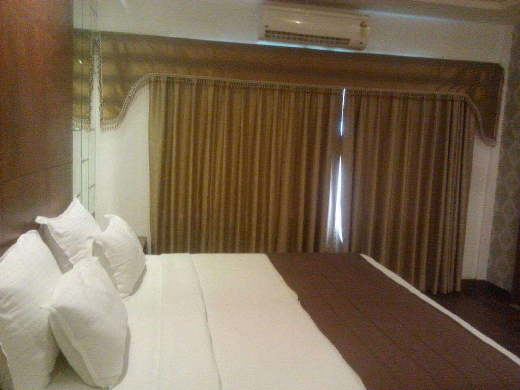 Hotel The Shiv Nautica à Mundra Extérieur photo
