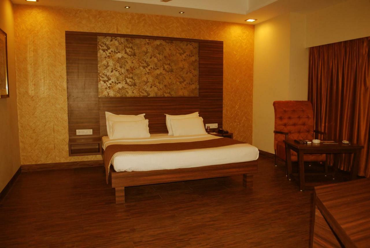 Hotel The Shiv Nautica à Mundra Extérieur photo